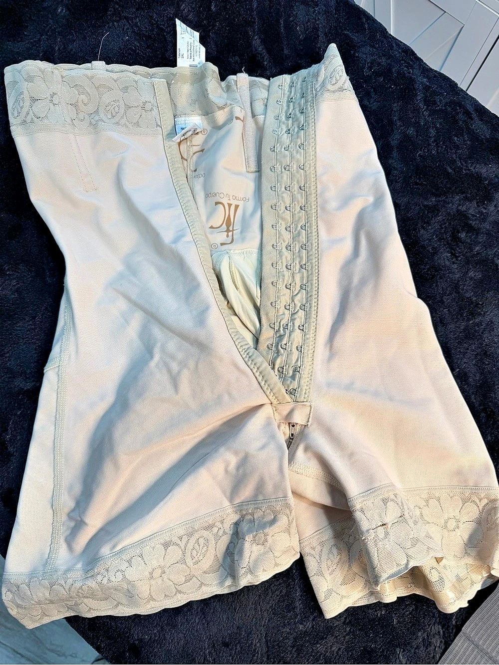 Ramo de Cuero lace-front bodysuit Lace-Trim Shapewear in Cream 2XL